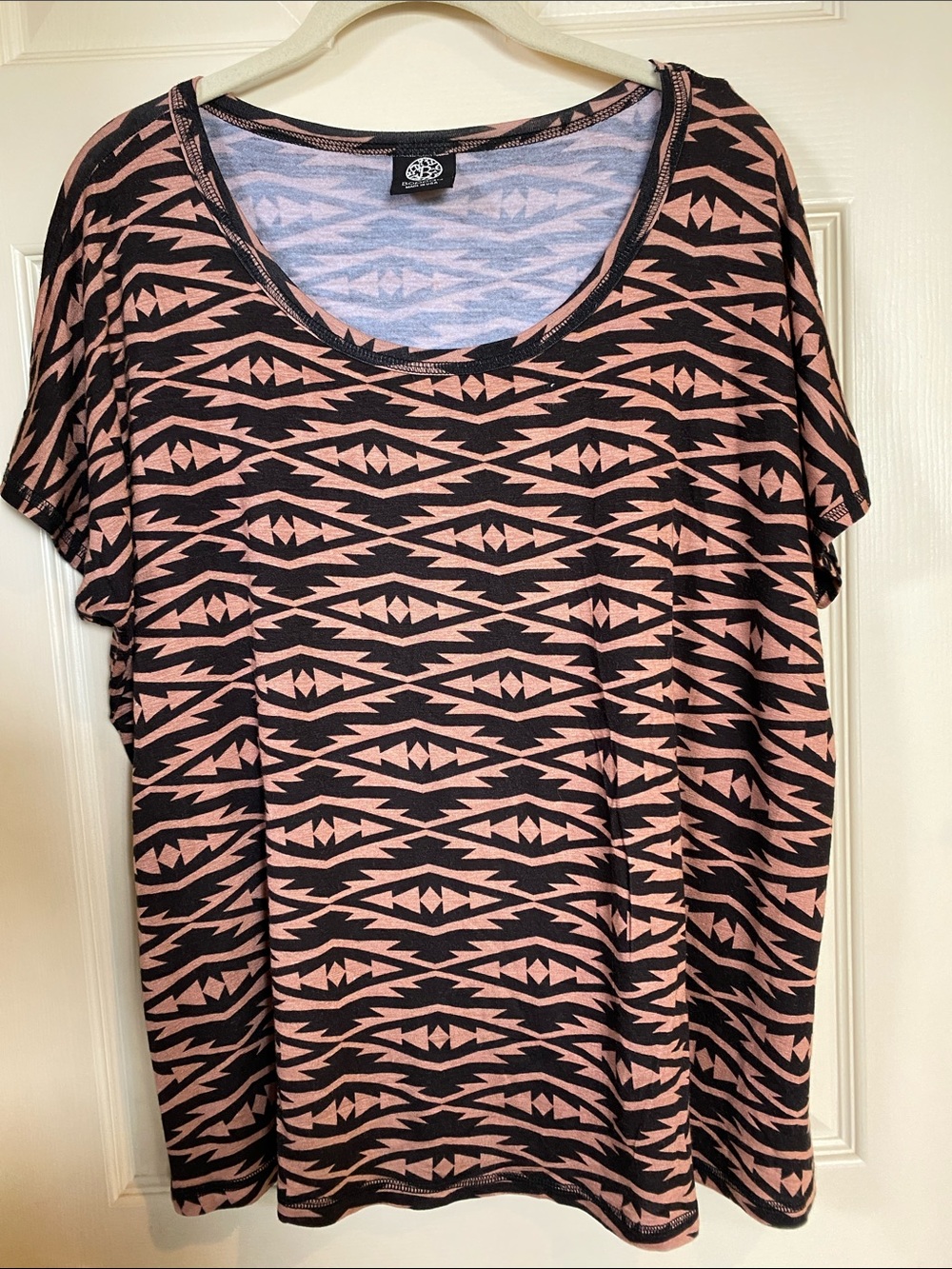 bobeau Short-Sleeve Scoop Neck Tee in Black and Dusty Pink Aztec